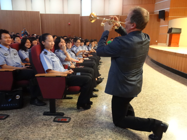 凯发k8国际小号表演艺术家Jens Lindemann（彦斯·林德曼）荣获加拿大勋章